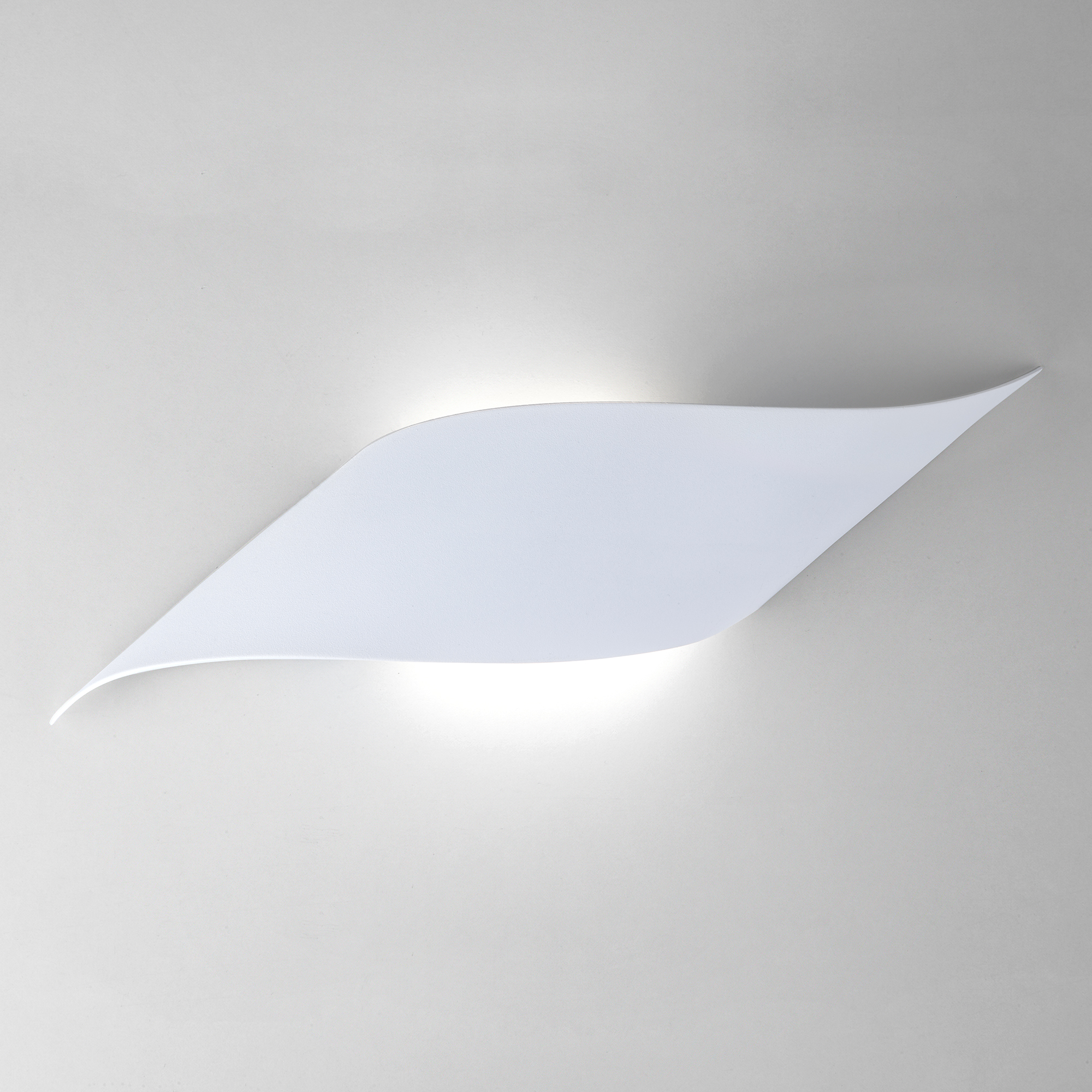 Настенный светодиодный светильник белый 40130/1 LED белый Настенный светодиодный светильник белый 40130/1 LED белый