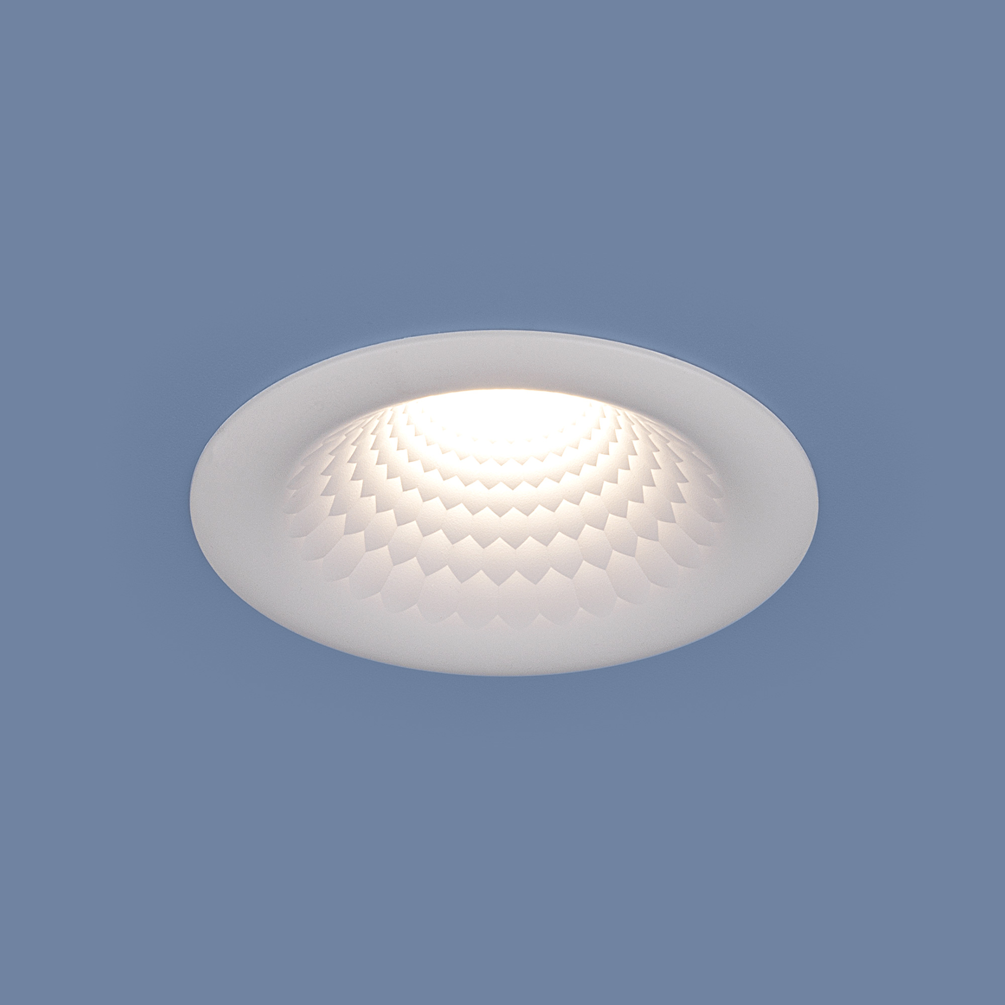 Встраиваемый потолочный светодиодный светильник 9904 LED 5W WH белый Встраиваемый потолочный светодиодный светильник 9904 LED 5W WH белый